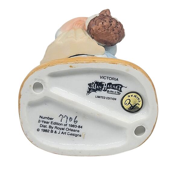 Vtg 1982 Jan Hagara Porcelain "Victoria" Easter Girl Basket Eggs Bunny Duck Doll - Picture 5 of 5